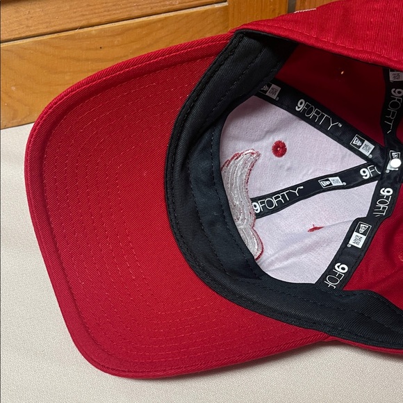 New Era Red 9FORTY Detroit Red Wings Cap - Picture 6 of 9
